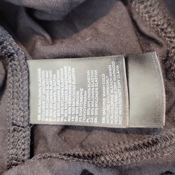 THE NORTH FACE Black Aprodite 2.0 Capris - Picture 14 of 16